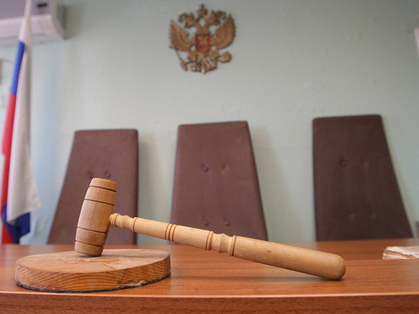 Миллион евро разлучил почетного судью и сына
