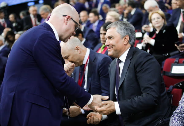 Вячеслав Володин (справа)