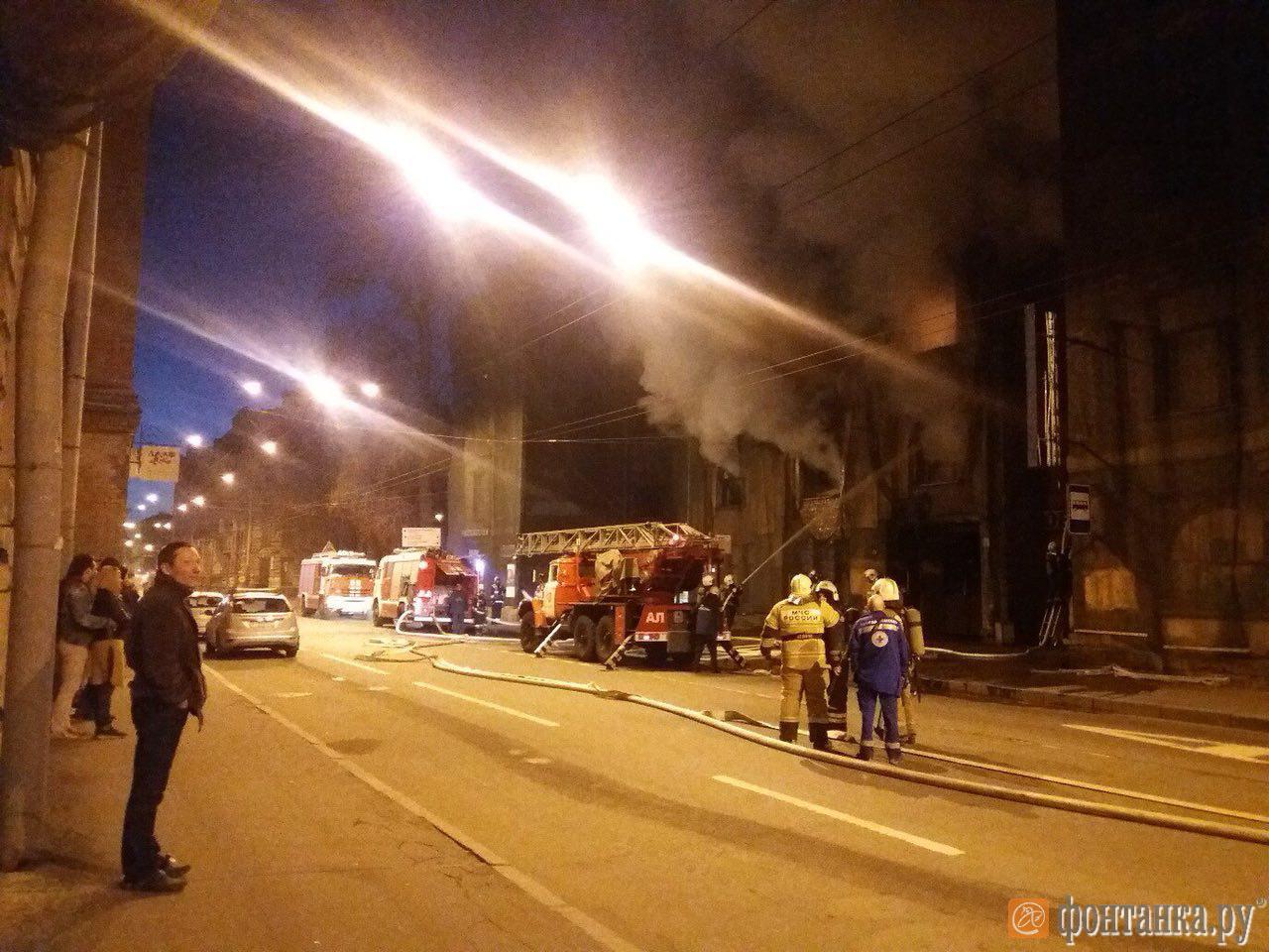 Сгоревший доходный дом на Петроградке. Дом Басевича сгорел.