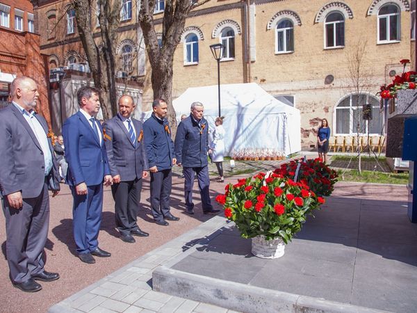 В преддверии Дня Победы на объектах Группы «Эталон» прошли памятные мероприятия