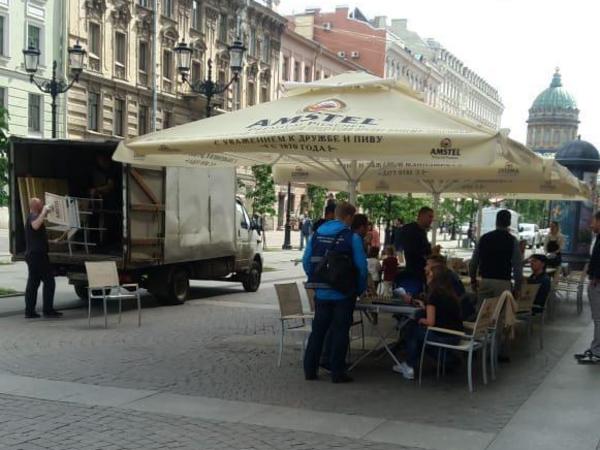 Смольный за день снёс 18 летних кафе в центре Петербурга