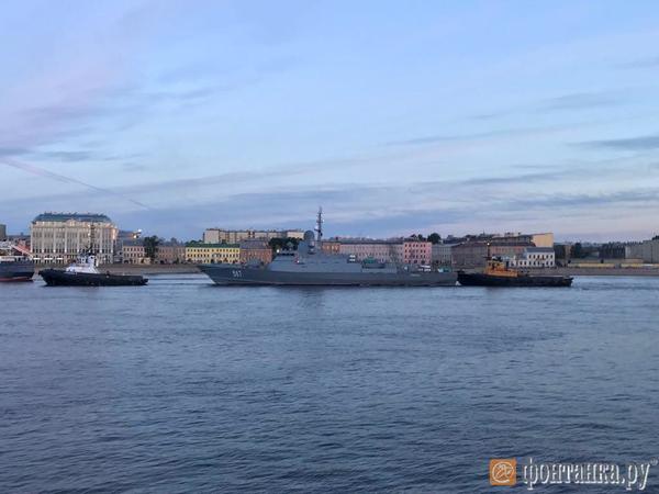 Зачем военный корабль - носитель крылатых ракет приходил в Неву