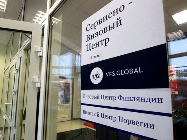 Визы россиянам выдаст Дерипаска? Кто останется после закрытия визовых центров