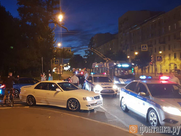 Облава на стритрейсеров в Петербурге. За тюнинг авто — 15 суток ареста