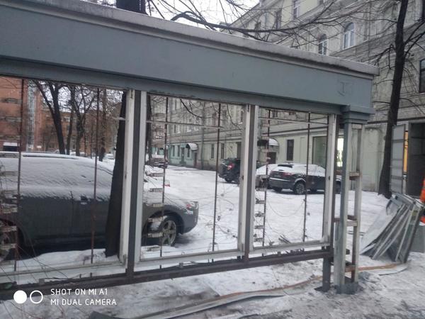 Второй рекламный щит на Невском демонтировали после падения первого