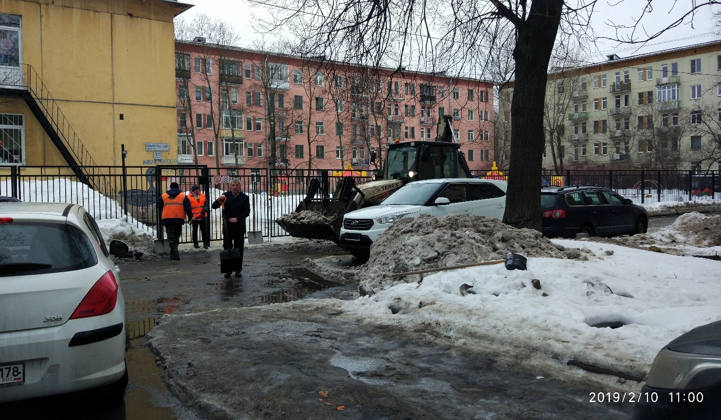 среди белого дня начали чистку города. уличный грабитель. средь бела дня 1991. корейский фильм любовь 911. среди белого дня начали чистку города.