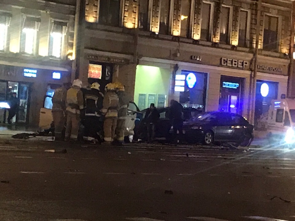 Новости санкт петербург видео. Авария на Невском проспекте в Санкт-Петербурге вчера. ДТП на Невском проспекте вчера. Виновники ДТП на Невском проспекте. Перекресток Марата и Невского проспекта.