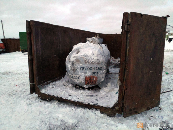 Фото дня: «Фонтанка» показывает, откуда идет запах на весь Петербург