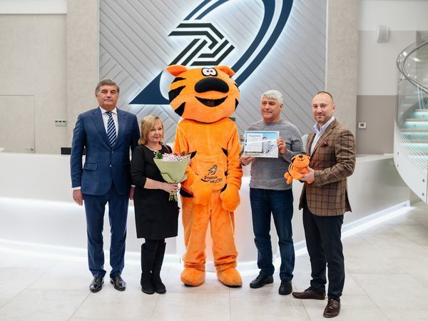 В Группе «Эталон» поздравили 1000-го покупателя с начала с 2019 года