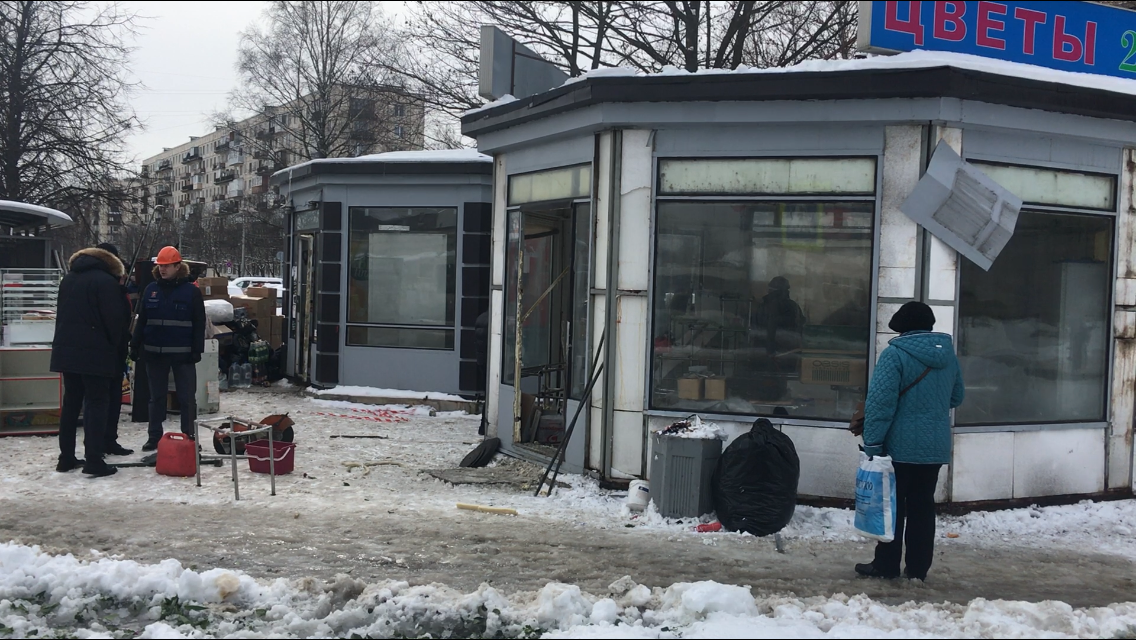 Снос торговых павильонов в спб. Ларки на Красногвардейской Брест. Ларек по Красногвардейской улице в Кунгуре.