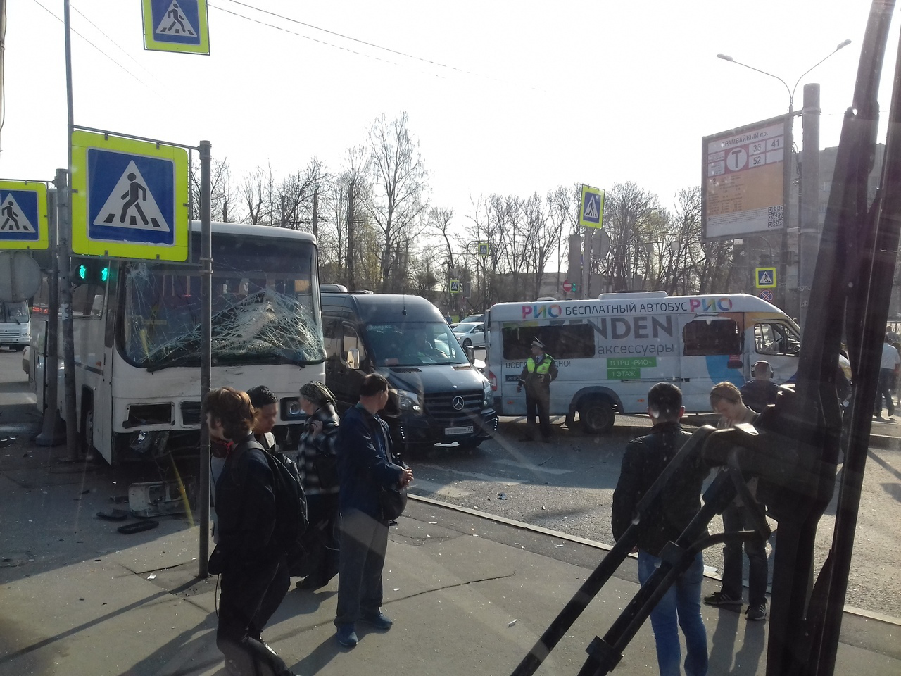 Ев 53. Автобус Стачек. Авария автобуса на стачках сегодня. ДТП на Стачки сегодня утром.