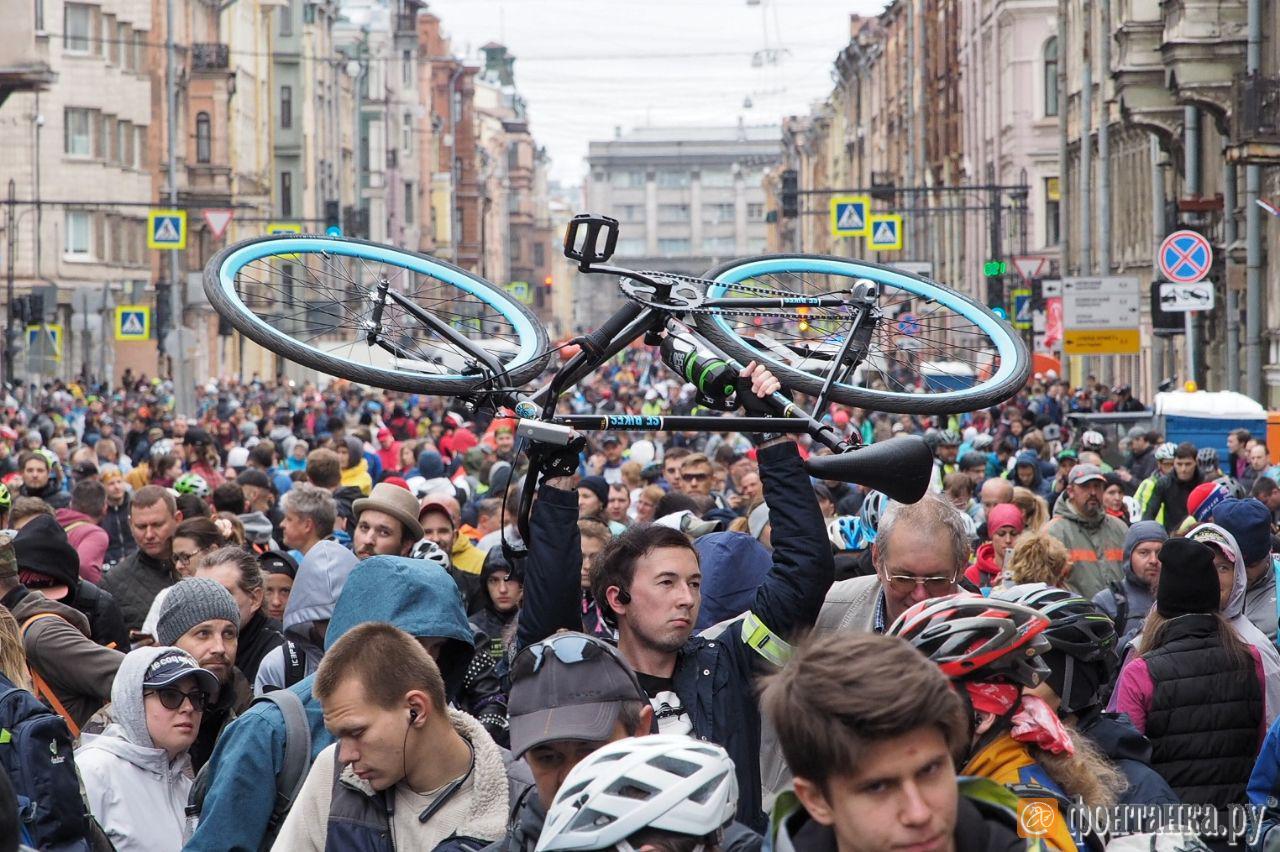 Население санкт петербурга в 2024 году. Санкт-Петербург много людей. Жители СПБ. Население Питера. Люди в Санкт-Петербурге 2024.